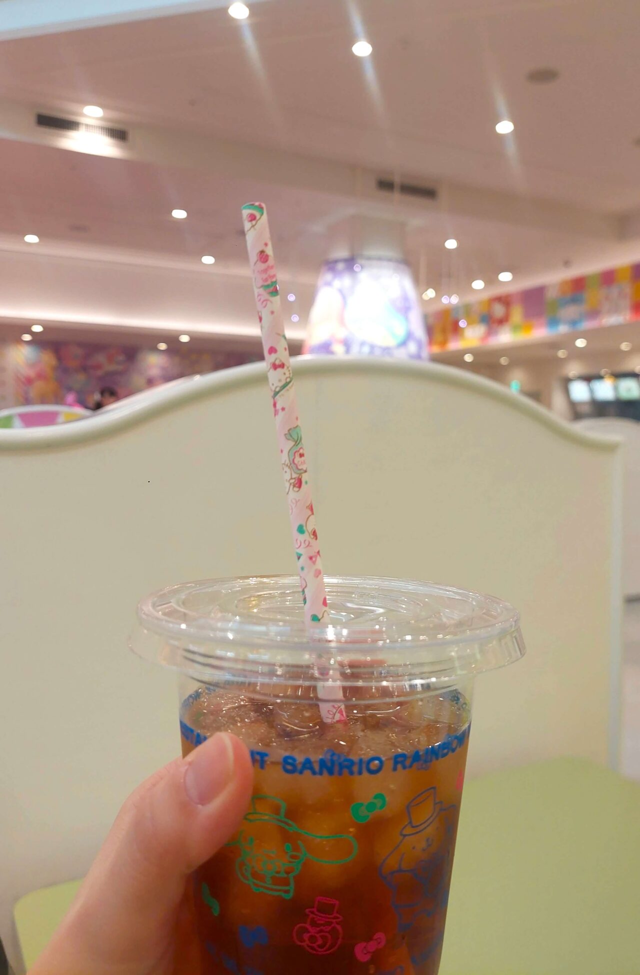 ストローまでかわいいでできている